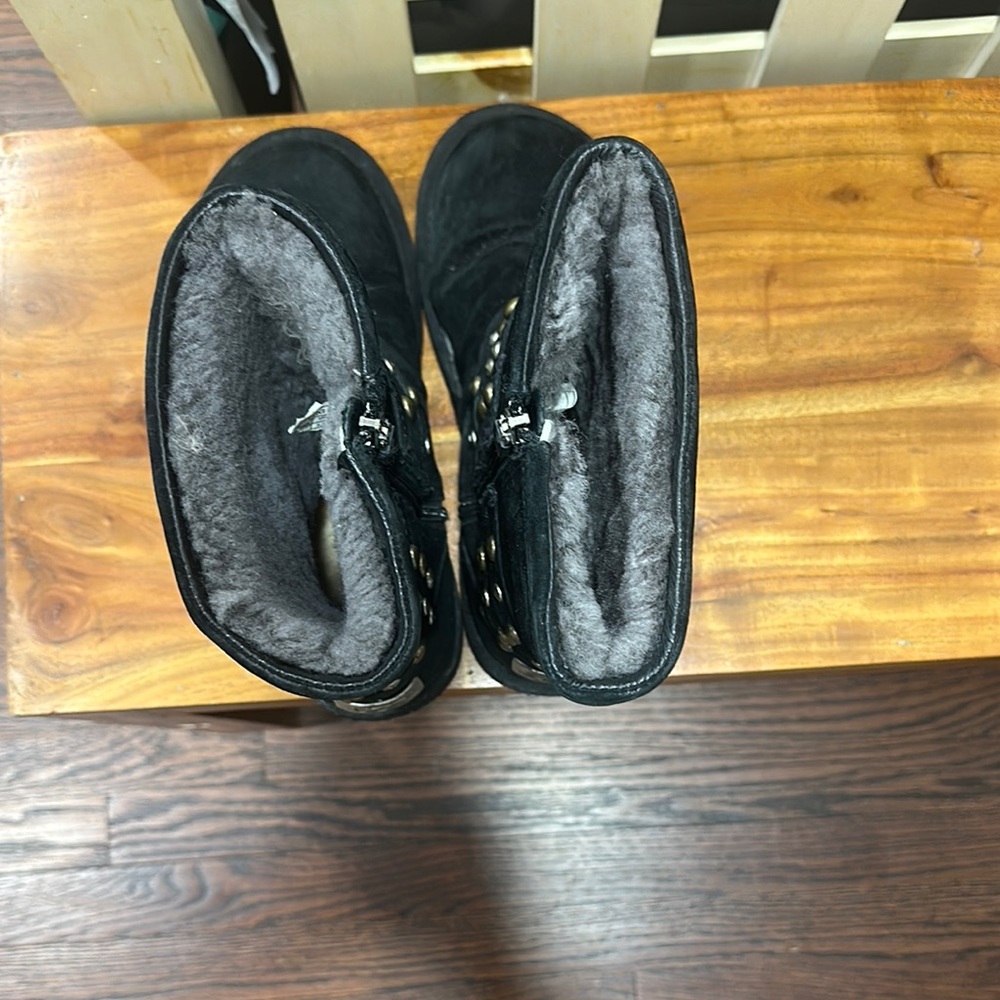 Ugg | Black Studded Boots with Fur Lining - Picture 4 of 8